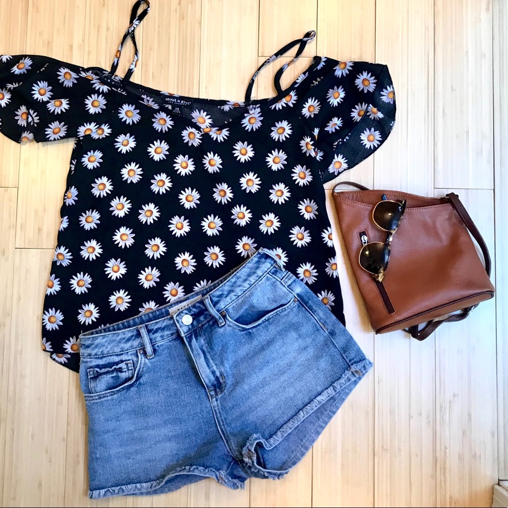 Daisy Pattern Off The Shoulder Top